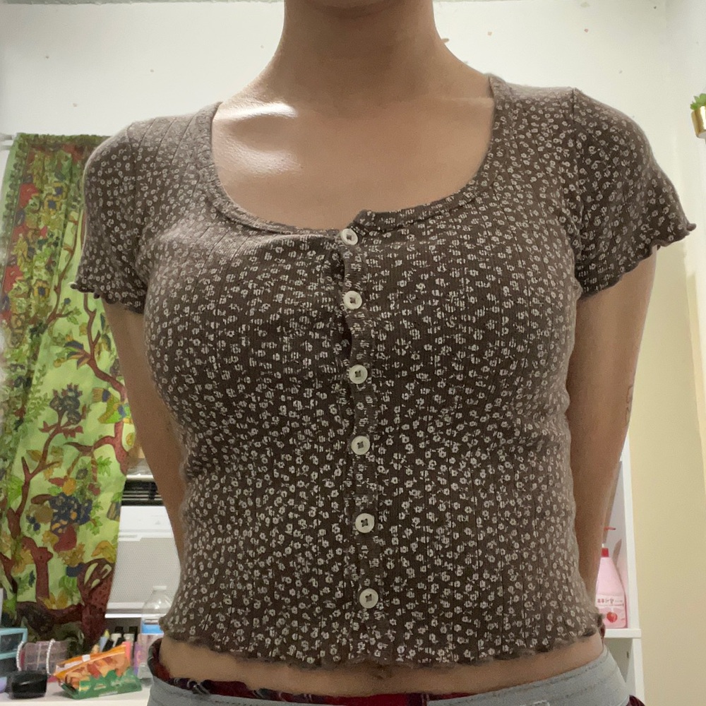 Brown button up top 🤎
